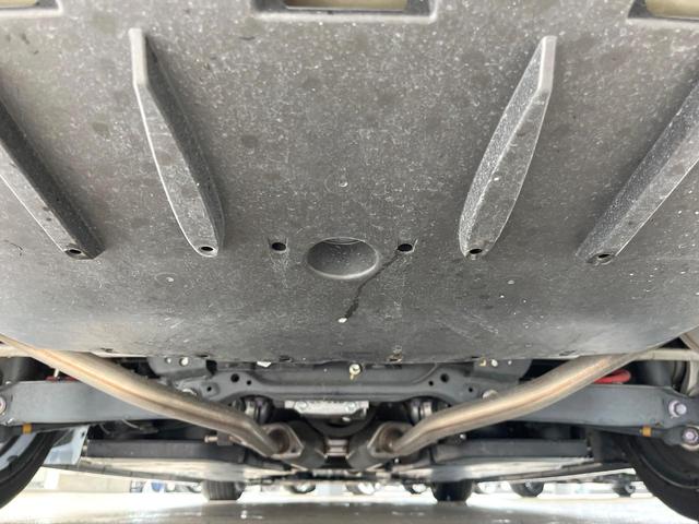 クラウンハイブリッド ＲＳアドバンス　ＴＲＤエアロ　ムーンルーフ　ブラインドスポットモニター　純正１８インチアルミ　イージークローザー　メモリー機能付きパワーシート　カラーヘッドアップディスプレイ　３眼ＬＥＤヘッドライト＆フォグ　ＥＴＣ（19枚目）