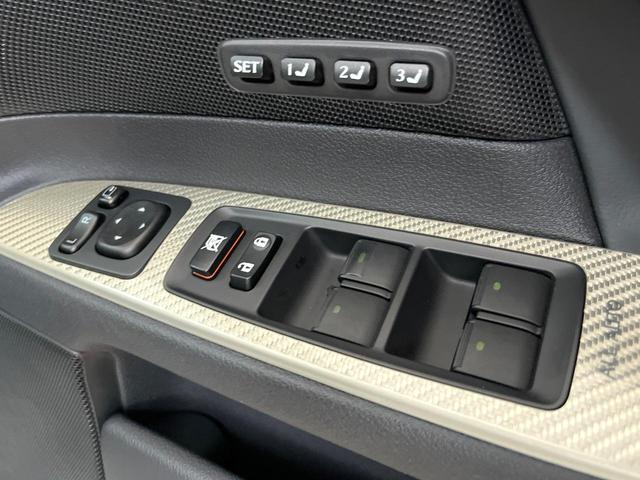 ＩＳ　Ｆ ベースグレード　ムーンルーフ　純正オプション１９インチアルミ　パドルシフト　クルーズコントロール　革巻きステアリング　ホワイトセミアニリン革シート　プレミアムサウンド　ＨＩＤヘッドライト　パワーシート　純正ナビ（38枚目）
