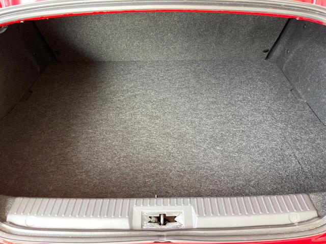 ８６ ＧＴリミテッド　６ＭＴ　ＴＲＤ製マフラー　純正１７インチアルミ　シートヒーター　革／アルカンターラコンビシート　革巻きステアリング　リアフォグランプ　ＨＩＤヘッドライト　純正ナビ　バックカメラ　アルミペダル　ＥＴＣ（11枚目）