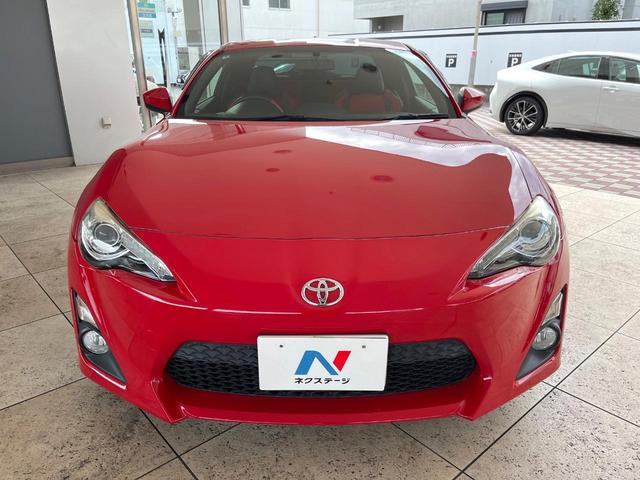 ８６ ＧＴリミテッド　６ＭＴ　ＴＲＤ製マフラー　純正１７インチアルミ　シートヒーター　革／アルカンターラコンビシート　革巻きステアリング　リアフォグランプ　ＨＩＤヘッドライト　純正ナビ　バックカメラ　アルミペダル　ＥＴＣ（15枚目）