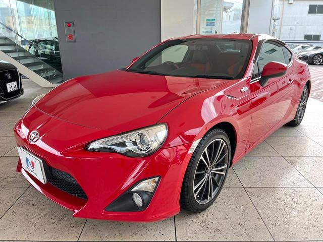 ８６ ＧＴリミテッド　６ＭＴ　ＴＲＤ製マフラー　純正１７インチアルミ　シートヒーター　革／アルカンターラコンビシート　革巻きステアリング　リアフォグランプ　ＨＩＤヘッドライト　純正ナビ　バックカメラ　アルミペダル　ＥＴＣ（22枚目）