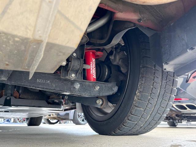 ８６ ＧＴリミテッド　６ＭＴ　ＴＲＤ製マフラー　純正１７インチアルミ　シートヒーター　革／アルカンターラコンビシート　革巻きステアリング　リアフォグランプ　ＨＩＤヘッドライト　純正ナビ　バックカメラ　アルミペダル　ＥＴＣ（34枚目）
