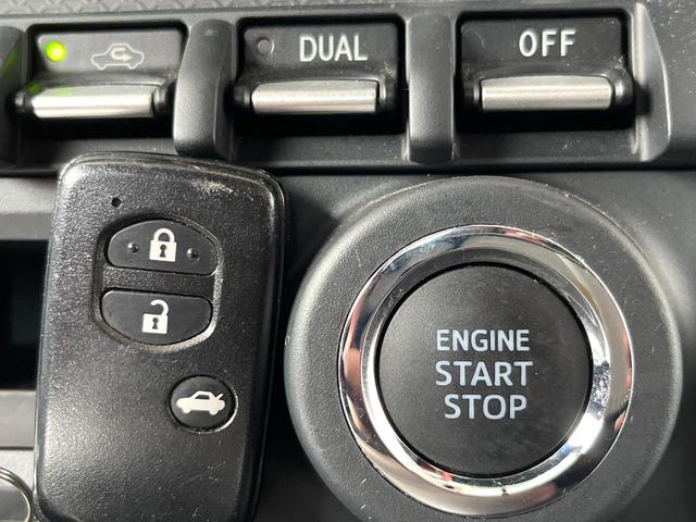 ８６ ＧＴリミテッド　６ＭＴ　ＴＲＤ製マフラー　純正１７インチアルミ　シートヒーター　革／アルカンターラコンビシート　革巻きステアリング　リアフォグランプ　ＨＩＤヘッドライト　純正ナビ　バックカメラ　アルミペダル　ＥＴＣ（43枚目）