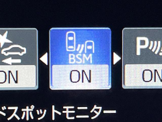 クラウンハイブリッド Ｓ　Ｃパッケージ　セーフティセンス　ブラインドスポットモニター　イージークローザー　パドルシフト　純正１７インチアルミ　革巻きステアリング　ブラックファブリックシート　パワーシート　シートヒーター　純正ＳＤナビ　ＥＴＣ（5枚目）