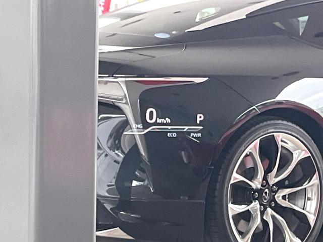 クラウンハイブリッド Ｓ　Ｃパッケージ　セーフティセンス　ブラインドスポットモニター　イージークローザー　パドルシフト　純正１７インチアルミ　革巻きステアリング　ブラックファブリックシート　パワーシート　シートヒーター　純正ＳＤナビ　ＥＴＣ（63枚目）