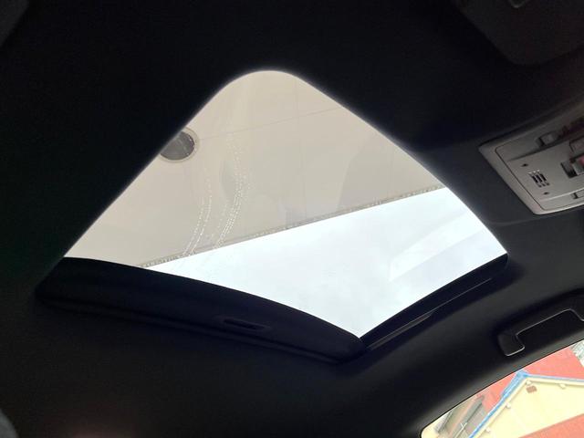 RC F ベースグレード マークレビンソンサウンド ムーンルーフ 純正オプション19インチアルミ 白セミアニリン革シート レーダークルーズコントロール プリクラッシュセーフティ ブラインドスポットモニター 前席シートエアコン(4枚目)