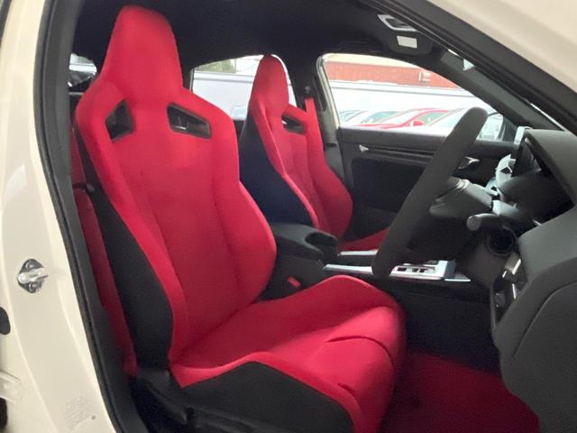 シビック タイプR 6MT ターボ トリプルマフラー バックカメラ ホンダセンシング 純正19インチアルミ 左右独立オートエアコン アルカンターラ巻きステアリング レッドラックススエードスポーツシート ホンダコネクトナビ(10枚目)