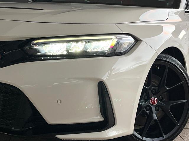 シビック タイプR 6MT ターボ トリプルマフラー バックカメラ ホンダセンシング 純正19インチアルミ 左右独立オートエアコン アルカンターラ巻きステアリング レッドラックススエードスポーツシート ホンダコネクトナビ(14枚目)