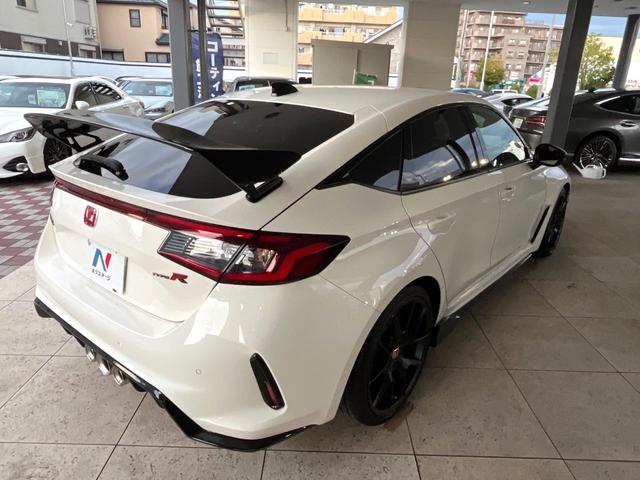 シビック タイプR 6MT ターボ トリプルマフラー バックカメラ ホンダセンシング 純正19インチアルミ 左右独立オートエアコン アルカンターラ巻きステアリング レッドラックススエードスポーツシート ホンダコネクトナビ(19枚目)