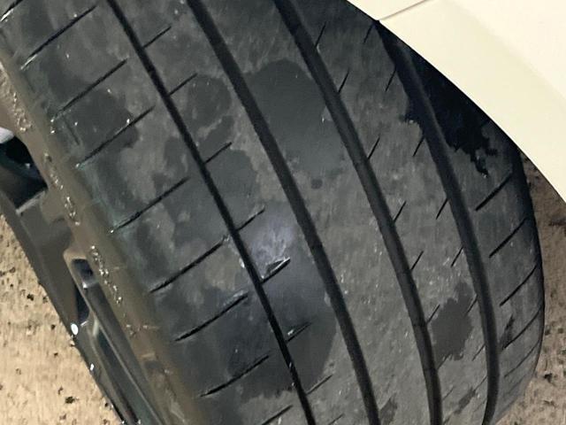 シビック タイプR 6MT ターボ トリプルマフラー バックカメラ ホンダセンシング 純正19インチアルミ 左右独立オートエアコン アルカンターラ巻きステアリング レッドラックススエードスポーツシート ホンダコネクトナビ(22枚目)