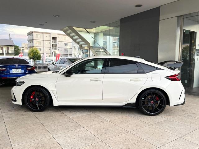 シビック タイプR 6MT ターボ トリプルマフラー バックカメラ ホンダセンシング 純正19インチアルミ 左右独立オートエアコン アルカンターラ巻きステアリング レッドラックススエードスポーツシート ホンダコネクトナビ(25枚目)