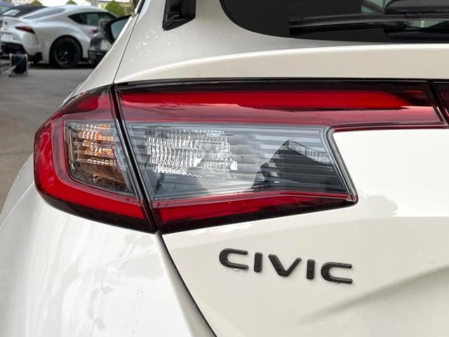 シビック タイプR 6MT ターボ トリプルマフラー バックカメラ ホンダセンシング 純正19インチアルミ 左右独立オートエアコン アルカンターラ巻きステアリング レッドラックススエードスポーツシート ホンダコネクトナビ(27枚目)