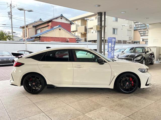 シビック タイプR 6MT ターボ トリプルマフラー バックカメラ ホンダセンシング 純正19インチアルミ 左右独立オートエアコン アルカンターラ巻きステアリング レッドラックススエードスポーツシート ホンダコネクトナビ(28枚目)