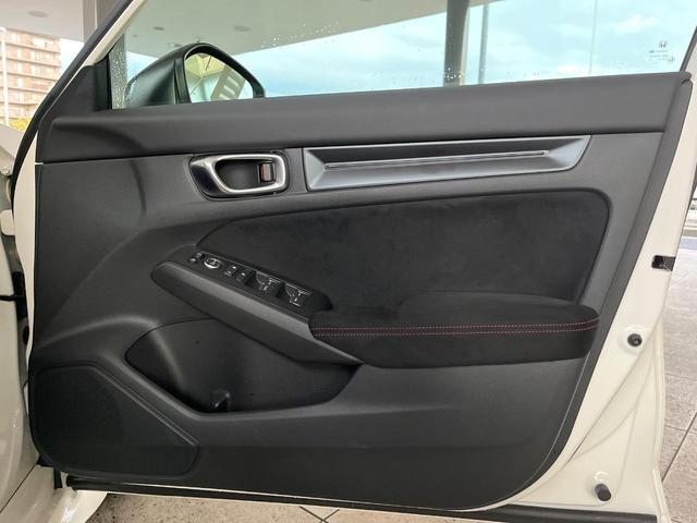 シビック タイプR 6MT ターボ トリプルマフラー バックカメラ ホンダセンシング 純正19インチアルミ 左右独立オートエアコン アルカンターラ巻きステアリング レッドラックススエードスポーツシート ホンダコネクトナビ(34枚目)