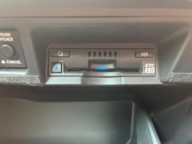 クラウンハイブリッド RSアドバンス TRDエアロ ムーンルーフ セーフティパッケージプラス 黒革シート ブラインドスポットモニター 3眼LEDヘッド 純正18インチスパッタリング塗装アルミ カラーヘッドアップディスプレイ スマートキー(8枚目)