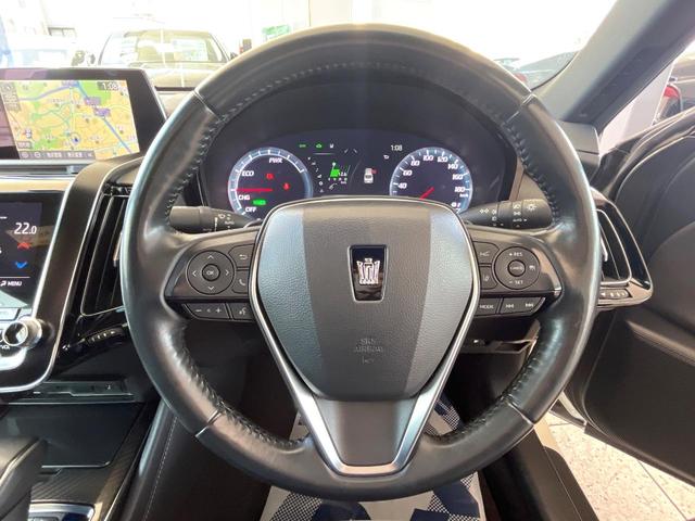 クラウンハイブリッド RSアドバンス TRDエアロ ムーンルーフ セーフティパッケージプラス 黒革シート ブラインドスポットモニター 3眼LEDヘッド 純正18インチスパッタリング塗装アルミ カラーヘッドアップディスプレイ スマートキー(9枚目)