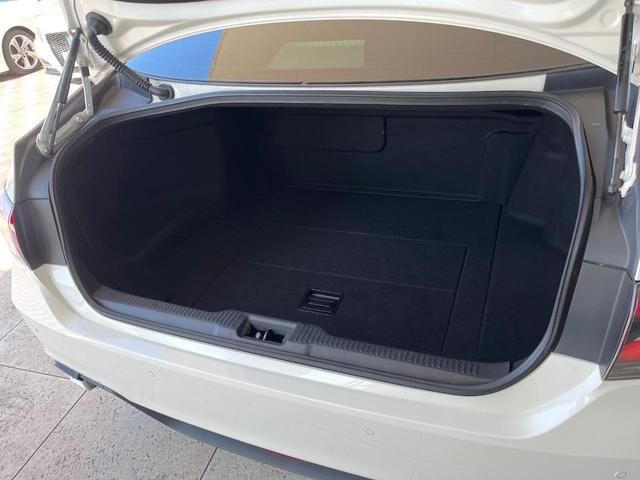 クラウンハイブリッド RSアドバンス TRDエアロ ムーンルーフ セーフティパッケージプラス 黒革シート ブラインドスポットモニター 3眼LEDヘッド 純正18インチスパッタリング塗装アルミ カラーヘッドアップディスプレイ スマートキー(11枚目)