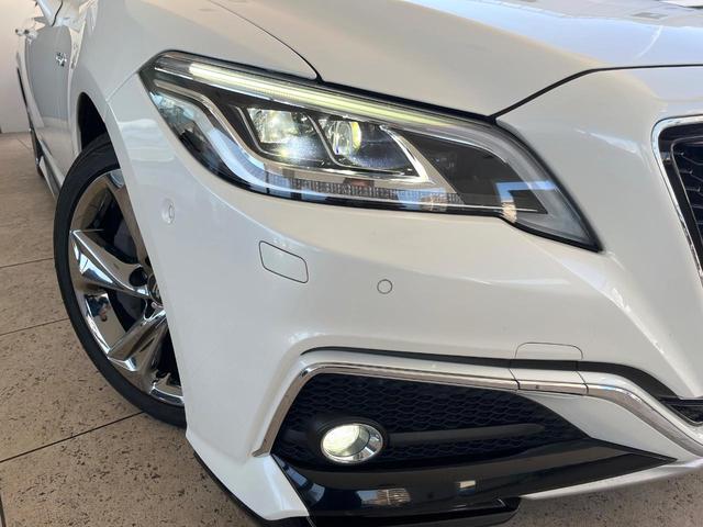 クラウンハイブリッド RSアドバンス TRDエアロ ムーンルーフ セーフティパッケージプラス 黒革シート ブラインドスポットモニター 3眼LEDヘッド 純正18インチスパッタリング塗装アルミ カラーヘッドアップディスプレイ スマートキー(12枚目)