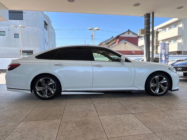 クラウンハイブリッド RSアドバンス TRDエアロ ムーンルーフ セーフティパッケージプラス 黒革シート ブラインドスポットモニター 3眼LEDヘッド 純正18インチスパッタリング塗装アルミ カラーヘッドアップディスプレイ スマートキー(17枚目)