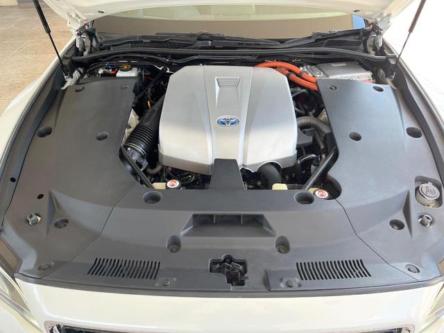 クラウンハイブリッド RSアドバンス TRDエアロ ムーンルーフ セーフティパッケージプラス 黒革シート ブラインドスポットモニター 3眼LEDヘッド 純正18インチスパッタリング塗装アルミ カラーヘッドアップディスプレイ スマートキー(20枚目)