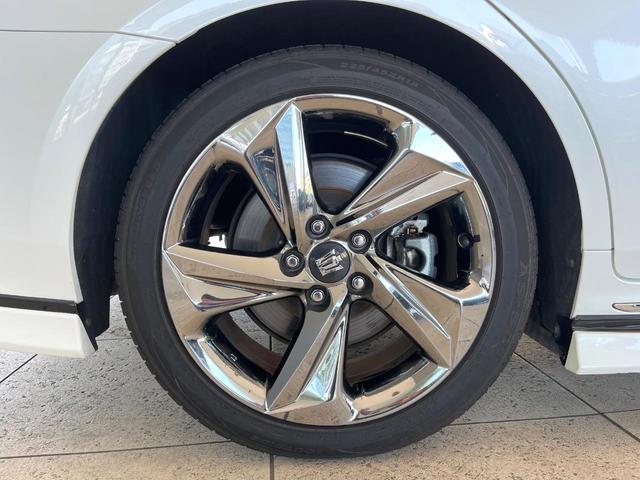 クラウンハイブリッド RSアドバンス TRDエアロ ムーンルーフ セーフティパッケージプラス 黒革シート ブラインドスポットモニター 3眼LEDヘッド 純正18インチスパッタリング塗装アルミ カラーヘッドアップディスプレイ スマートキー(24枚目)