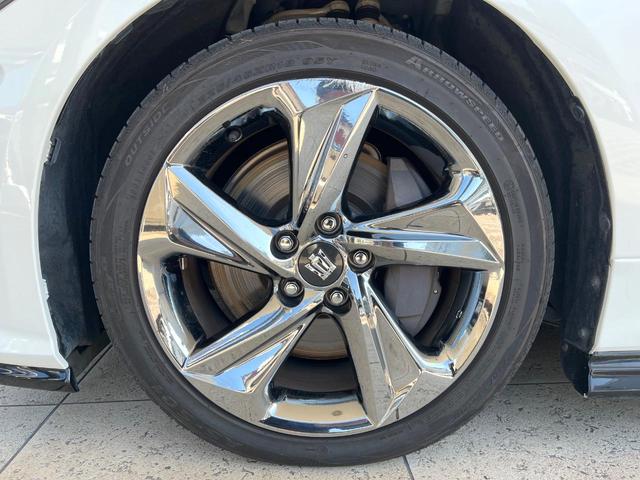 クラウンハイブリッド RSアドバンス TRDエアロ ムーンルーフ セーフティパッケージプラス 黒革シート ブラインドスポットモニター 3眼LEDヘッド 純正18インチスパッタリング塗装アルミ カラーヘッドアップディスプレイ スマートキー(26枚目)