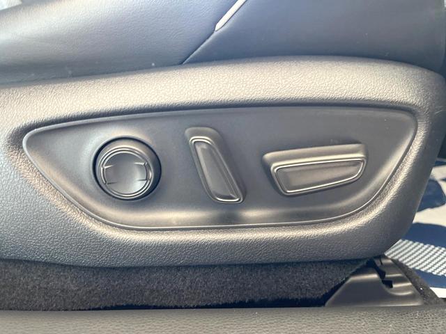 クラウンハイブリッド RSアドバンス TRDエアロ ムーンルーフ セーフティパッケージプラス 黒革シート ブラインドスポットモニター 3眼LEDヘッド 純正18インチスパッタリング塗装アルミ カラーヘッドアップディスプレイ スマートキー(27枚目)