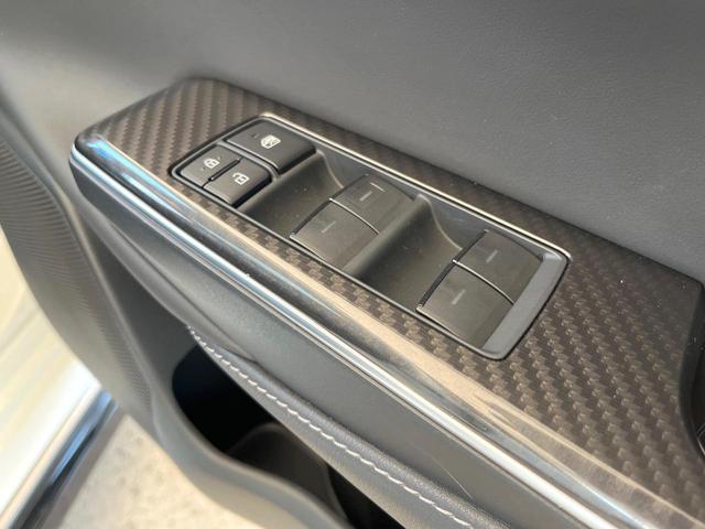 クラウンハイブリッド RSアドバンス TRDエアロ ムーンルーフ セーフティパッケージプラス 黒革シート ブラインドスポットモニター 3眼LEDヘッド 純正18インチスパッタリング塗装アルミ カラーヘッドアップディスプレイ スマートキー(30枚目)