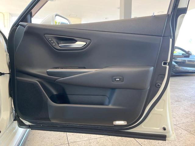 クラウンハイブリッド RSアドバンス TRDエアロ ムーンルーフ セーフティパッケージプラス 黒革シート ブラインドスポットモニター 3眼LEDヘッド 純正18インチスパッタリング塗装アルミ カラーヘッドアップディスプレイ スマートキー(33枚目)