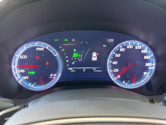 クラウンハイブリッド RSアドバンス TRDエアロ ムーンルーフ セーフティパッケージプラス 黒革シート ブラインドスポットモニター 3眼LEDヘッド 純正18インチスパッタリング塗装アルミ カラーヘッドアップディスプレイ スマートキー(46枚目)