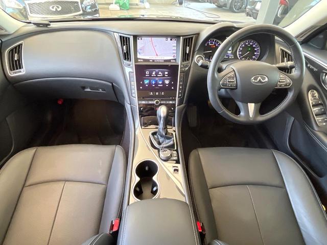 スカイライン ３５０ＧＴ　ＦＯＵＲ　ハイブリッド　タイプＰ　アラウンドビューモニター　エマージェンシーブレーキ　インテリジェントクルーズコントロール　純正１７インチアルミ　メモリー機能付きパワーシート　黒革シート　シートヒーター　革巻きステアリング　純正ナビ（2枚目）