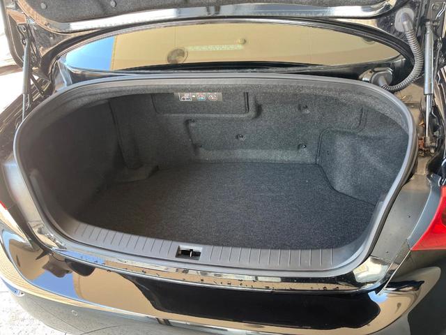 スカイライン ３５０ＧＴ　ＦＯＵＲ　ハイブリッド　タイプＰ　アラウンドビューモニター　エマージェンシーブレーキ　インテリジェントクルーズコントロール　純正１７インチアルミ　メモリー機能付きパワーシート　黒革シート　シートヒーター　革巻きステアリング　純正ナビ（10枚目）