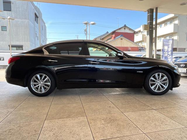 スカイライン ３５０ＧＴ　ＦＯＵＲ　ハイブリッド　タイプＰ　アラウンドビューモニター　エマージェンシーブレーキ　インテリジェントクルーズコントロール　純正１７インチアルミ　メモリー機能付きパワーシート　黒革シート　シートヒーター　革巻きステアリング　純正ナビ（18枚目）