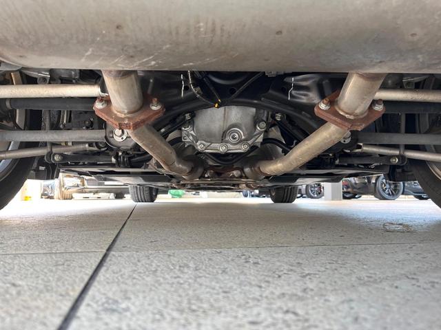 スカイライン ３５０ＧＴ　ＦＯＵＲ　ハイブリッド　タイプＰ　アラウンドビューモニター　エマージェンシーブレーキ　インテリジェントクルーズコントロール　純正１７インチアルミ　メモリー機能付きパワーシート　黒革シート　シートヒーター　革巻きステアリング　純正ナビ（19枚目）