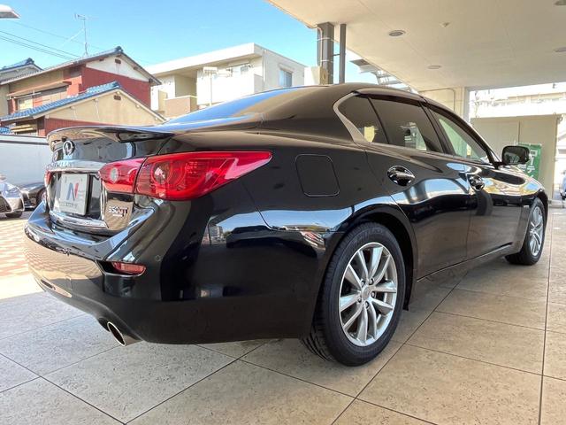 スカイライン ３５０ＧＴ　ＦＯＵＲ　ハイブリッド　タイプＰ　アラウンドビューモニター　エマージェンシーブレーキ　インテリジェントクルーズコントロール　純正１７インチアルミ　メモリー機能付きパワーシート　黒革シート　シートヒーター　革巻きステアリング　純正ナビ（22枚目）