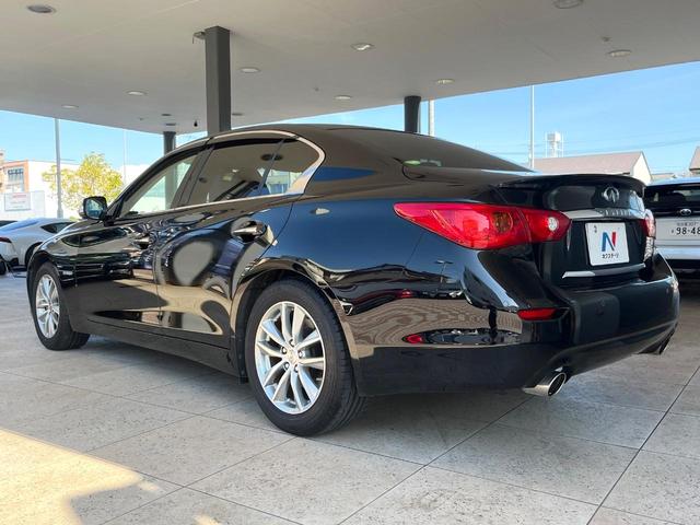 スカイライン ３５０ＧＴ　ＦＯＵＲ　ハイブリッド　タイプＰ　アラウンドビューモニター　エマージェンシーブレーキ　インテリジェントクルーズコントロール　純正１７インチアルミ　メモリー機能付きパワーシート　黒革シート　シートヒーター　革巻きステアリング　純正ナビ（23枚目）