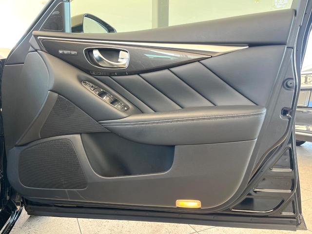 スカイライン ３５０ＧＴ　ＦＯＵＲ　ハイブリッド　タイプＰ　アラウンドビューモニター　エマージェンシーブレーキ　インテリジェントクルーズコントロール　純正１７インチアルミ　メモリー機能付きパワーシート　黒革シート　シートヒーター　革巻きステアリング　純正ナビ（29枚目）