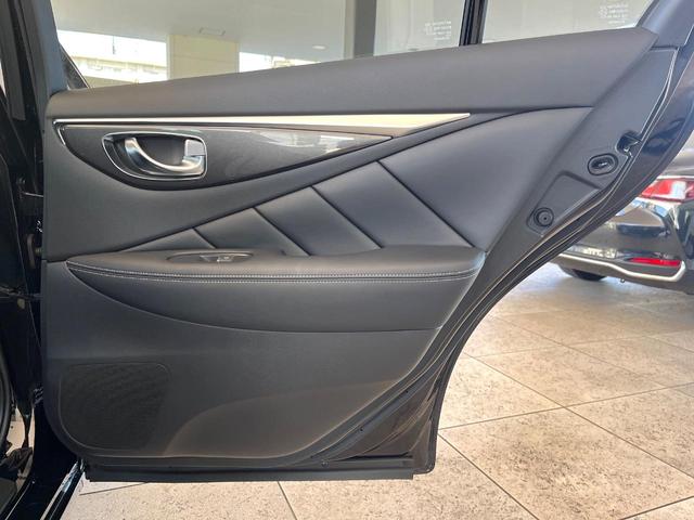 スカイライン ３５０ＧＴ　ＦＯＵＲ　ハイブリッド　タイプＰ　アラウンドビューモニター　エマージェンシーブレーキ　インテリジェントクルーズコントロール　純正１７インチアルミ　メモリー機能付きパワーシート　黒革シート　シートヒーター　革巻きステアリング　純正ナビ（30枚目）