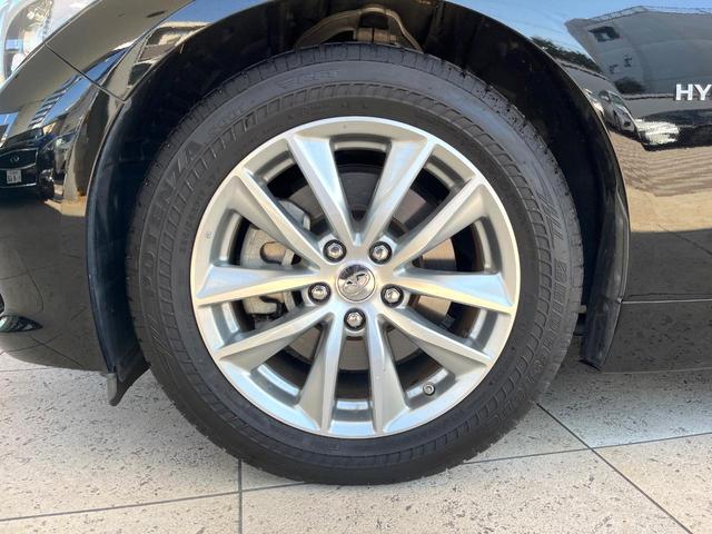 スカイライン ３５０ＧＴ　ＦＯＵＲ　ハイブリッド　タイプＰ　アラウンドビューモニター　エマージェンシーブレーキ　インテリジェントクルーズコントロール　純正１７インチアルミ　メモリー機能付きパワーシート　黒革シート　シートヒーター　革巻きステアリング　純正ナビ（31枚目）