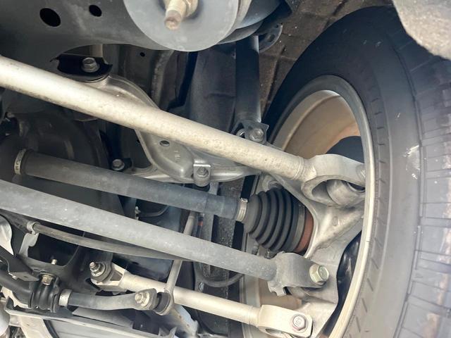 スカイライン ３５０ＧＴ　ＦＯＵＲ　ハイブリッド　タイプＰ　アラウンドビューモニター　エマージェンシーブレーキ　インテリジェントクルーズコントロール　純正１７インチアルミ　メモリー機能付きパワーシート　黒革シート　シートヒーター　革巻きステアリング　純正ナビ（34枚目）