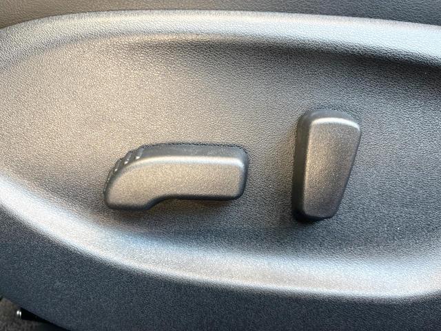 スカイライン ３５０ＧＴ　ＦＯＵＲ　ハイブリッド　タイプＰ　アラウンドビューモニター　エマージェンシーブレーキ　インテリジェントクルーズコントロール　純正１７インチアルミ　メモリー機能付きパワーシート　黒革シート　シートヒーター　革巻きステアリング　純正ナビ（37枚目）