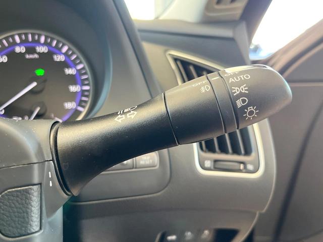 スカイライン ３５０ＧＴ　ＦＯＵＲ　ハイブリッド　タイプＰ　アラウンドビューモニター　エマージェンシーブレーキ　インテリジェントクルーズコントロール　純正１７インチアルミ　メモリー機能付きパワーシート　黒革シート　シートヒーター　革巻きステアリング　純正ナビ（42枚目）