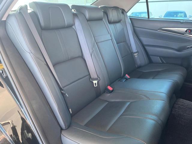 クラウン アスリートG パノラミックビューモニター プリクラッシュセーフティシステム レーダークルーズコントロール クリアランスソナー 黒革シート メモリー機能付きパワーシート 純正18インチアルミ イージークローザー 禁煙(9枚目)