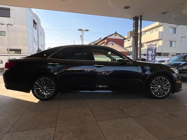 クラウン アスリートG パノラミックビューモニター プリクラッシュセーフティシステム レーダークルーズコントロール クリアランスソナー 黒革シート メモリー機能付きパワーシート 純正18インチアルミ イージークローザー 禁煙(33枚目)