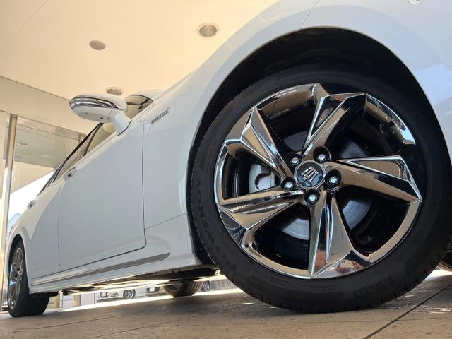 クラウンハイブリッド ＲＳアドバンス　パノラミックビューモニター　白革シート　デジタルインナーミラー　ブラインドスポットモニター　リヤクロストラフィックオートブレーキ　純正１８インチアルミ　パドルシフト　メモリー機能付きパワーシート　禁煙（14枚目）