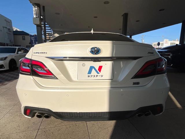 クラウンハイブリッド ＲＳアドバンス　パノラミックビューモニター　白革シート　デジタルインナーミラー　ブラインドスポットモニター　リヤクロストラフィックオートブレーキ　純正１８インチアルミ　パドルシフト　メモリー機能付きパワーシート　禁煙（16枚目）