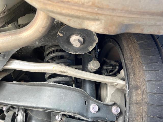 クラウンハイブリッド ＲＳアドバンス　パノラミックビューモニター　白革シート　デジタルインナーミラー　ブラインドスポットモニター　リヤクロストラフィックオートブレーキ　純正１８インチアルミ　パドルシフト　メモリー機能付きパワーシート　禁煙（21枚目）