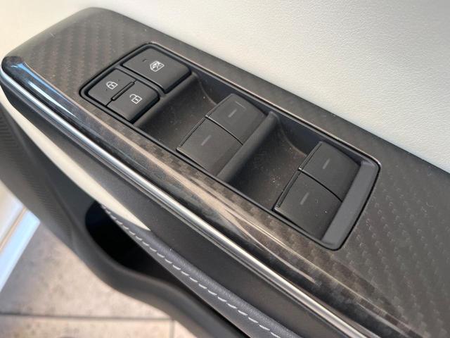 クラウンハイブリッド ＲＳアドバンス　パノラミックビューモニター　白革シート　デジタルインナーミラー　ブラインドスポットモニター　リヤクロストラフィックオートブレーキ　純正１８インチアルミ　パドルシフト　メモリー機能付きパワーシート　禁煙（23枚目）