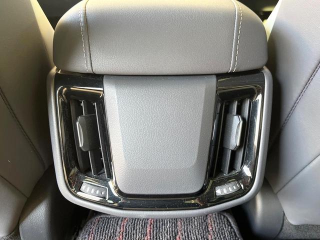 クラウンハイブリッド ＲＳアドバンス　パノラミックビューモニター　白革シート　デジタルインナーミラー　ブラインドスポットモニター　リヤクロストラフィックオートブレーキ　純正１８インチアルミ　パドルシフト　メモリー機能付きパワーシート　禁煙（30枚目）