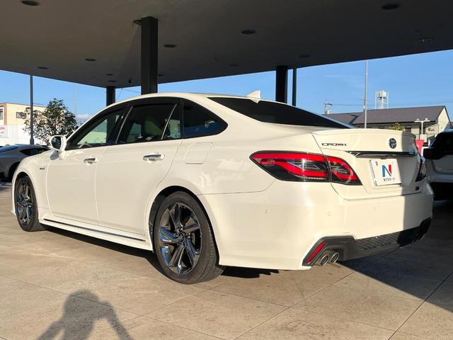 クラウンハイブリッド ＲＳアドバンス　パノラミックビューモニター　白革シート　デジタルインナーミラー　ブラインドスポットモニター　リヤクロストラフィックオートブレーキ　純正１８インチアルミ　パドルシフト　メモリー機能付きパワーシート　禁煙（37枚目）